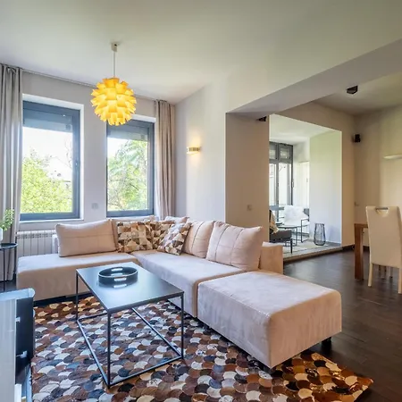 Spacious & Modern 2bd 2ba Flat - Prime Location By Fm