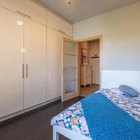 Spacious & Modern 2bd 2ba Flat - Prime Location By Fm דירה