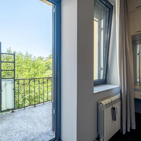 Spacious & Modern 2bd 2ba Flat - Prime Location By Fm Lejlighed