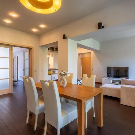 Spacious & Modern 2bd 2ba Flat - Prime Location By Fm דירה *