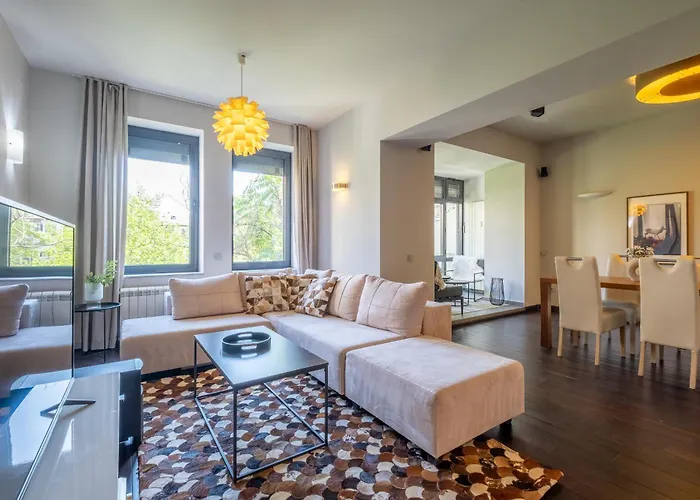 Spacious & Modern 2bd 2ba Flat - Prime Location By Fm