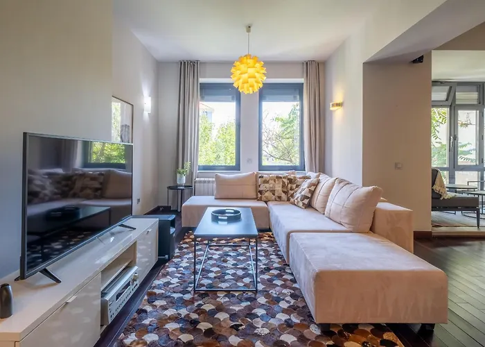 Spacious & Modern 2bd 2ba Flat - Prime Location By Fm Sofia