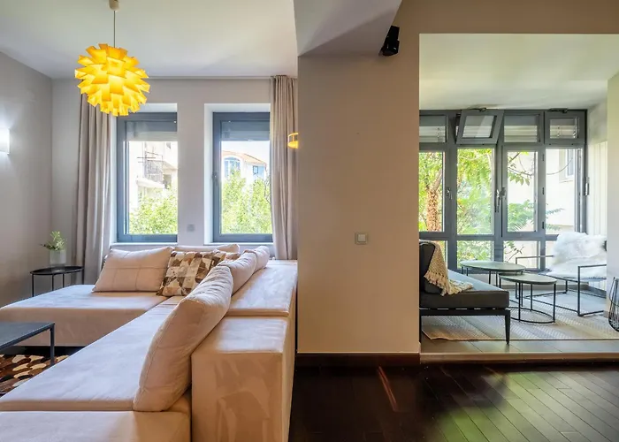 Spacious & Modern 2bd 2ba Flat - Prime Location By Fm Lejlighed