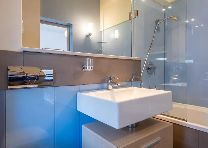 Spacious & Modern 2bd 2ba Flat - Prime Location By Fm *