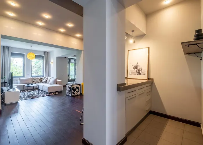 Spacious & Modern 2bd 2ba Flat - Prime Location By Fm Lejlighed *