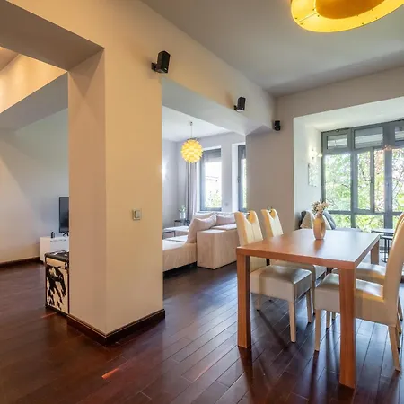 Апартаменты Modern Yet Rustic Style Centre 2br/2bth