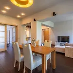 Spacious & Modern 2bd 2ba Flat - Prime Location By Fm Appartamento *