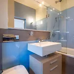 Spacious & Modern 2bd 2ba Flat - Prime Location By Fm *