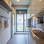 Spacious & Modern 2bd 2ba Flat - Prime Location By Fm