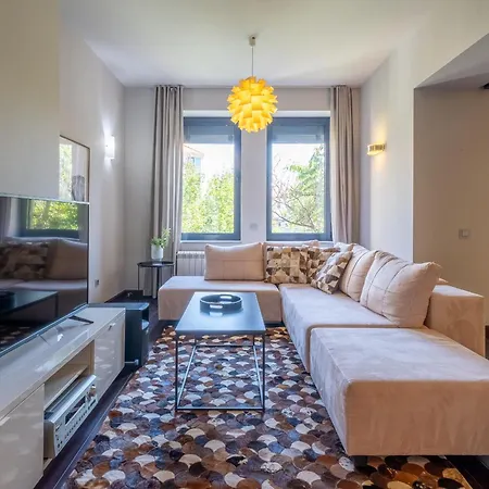 Modern Yet Rustic Style Centre 2br/2bth Sofia