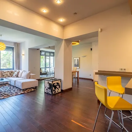 Spacious & Modern 2bd 2ba Flat - Prime Location By Fm