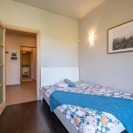 Spacious & Modern 2bd 2ba Flat - Prime Location By Fm Lägenhet