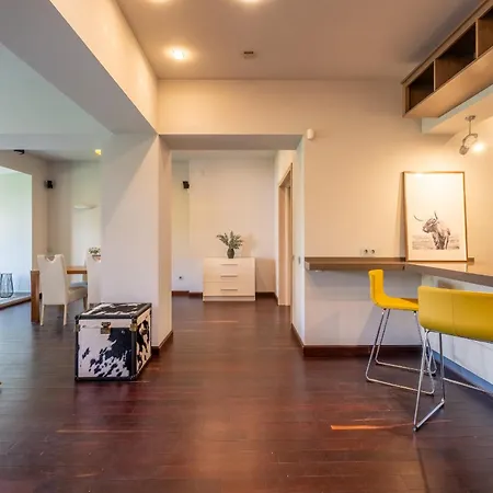 Appartement Modern Yet Rustic Style Centre 2br/2bth Sofia