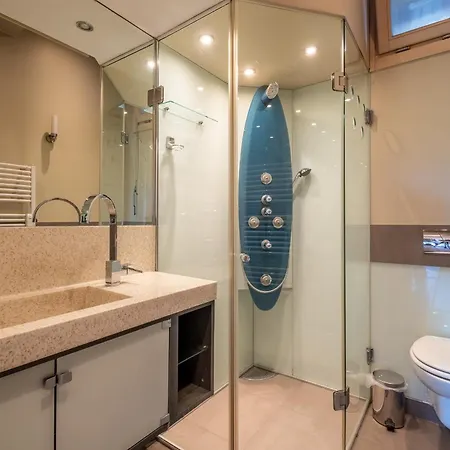 Modern Yet Rustic Style Centre 2br/2bth * Sofya