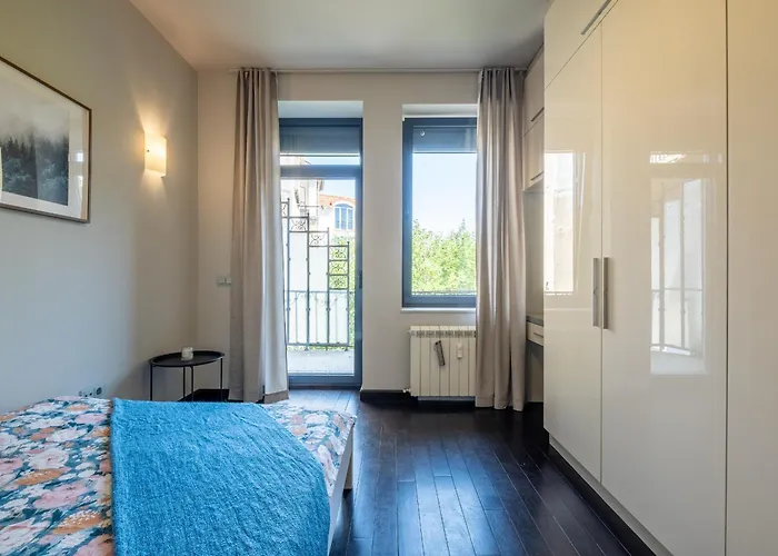 Spacious & Modern 2bd 2ba Flat - Prime Location By Fm *